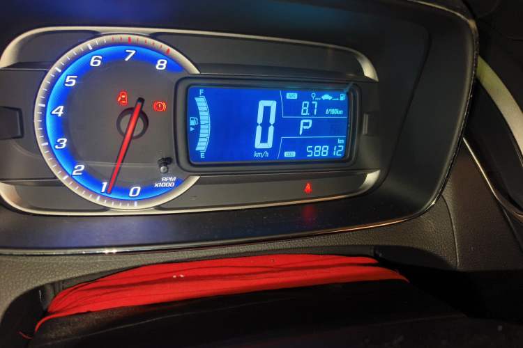 Used Chevrolet Trax 2016 1.4T Automatic Two-Wheel Drive Comfort Version with Sunroof Odometer Close Up