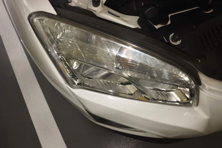 Used Chevrolet Trax 2016 1.4T Automatic Two-Wheel Drive Comfort Version with Sunroof Right Front Headlight