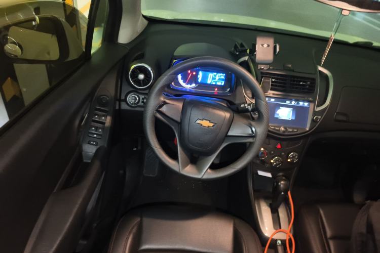 Used Chevrolet Trax 2016 1.4T Automatic Two-Wheel Drive Comfort Version with Sunroof Steering Wheel