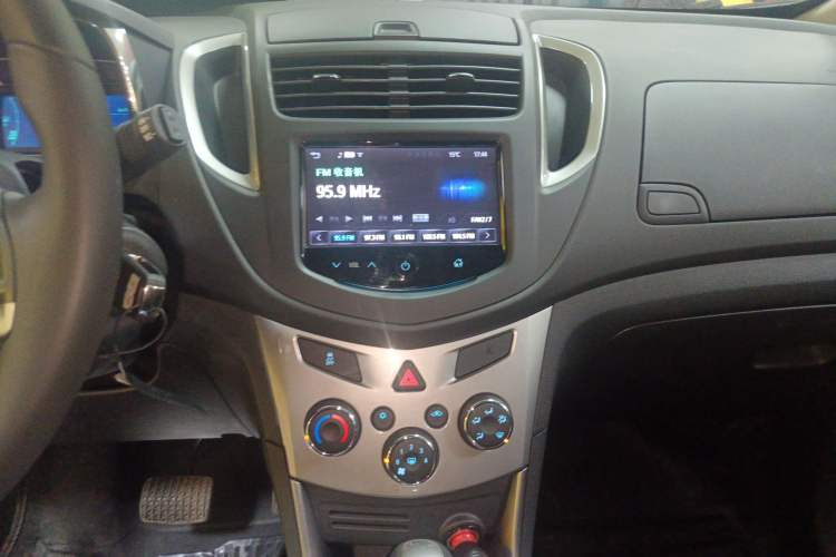 Used Chevrolet Trax 2016 1.4T Automatic Two-Wheel Drive Luxury Version Audio And AC Panel