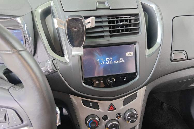 Used Chevrolet Trax 2016 1.4T Automatic Two-Wheel Drive Luxury Version Audio And AC Panel