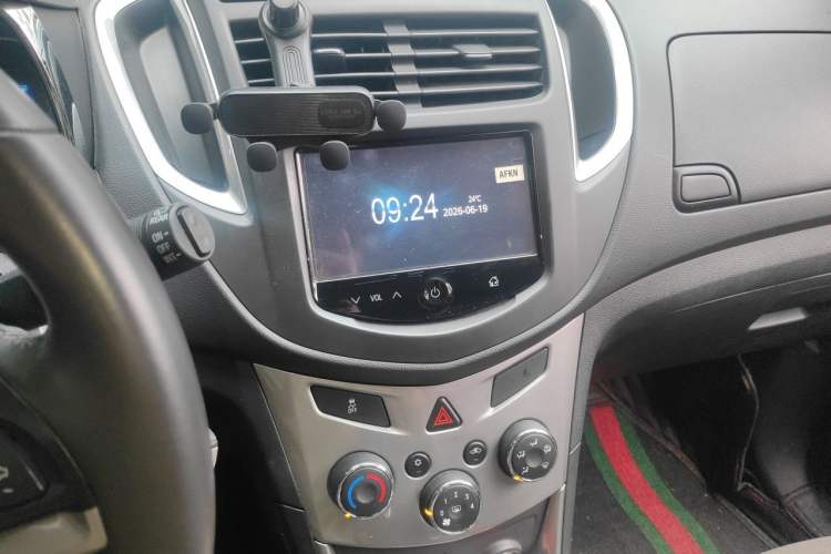 Used Chevrolet Trax 2016 1.4T Automatic Two-Wheel Drive Luxury Version Audio And AC Panel