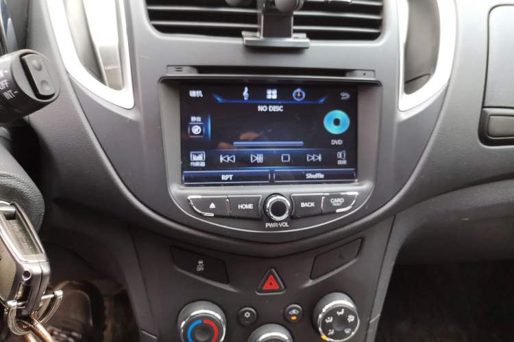 Used Chevrolet Trax 2016 1.4T Automatic Two-Wheel Drive Comfort Version with Sunroof Audio And AC Panel