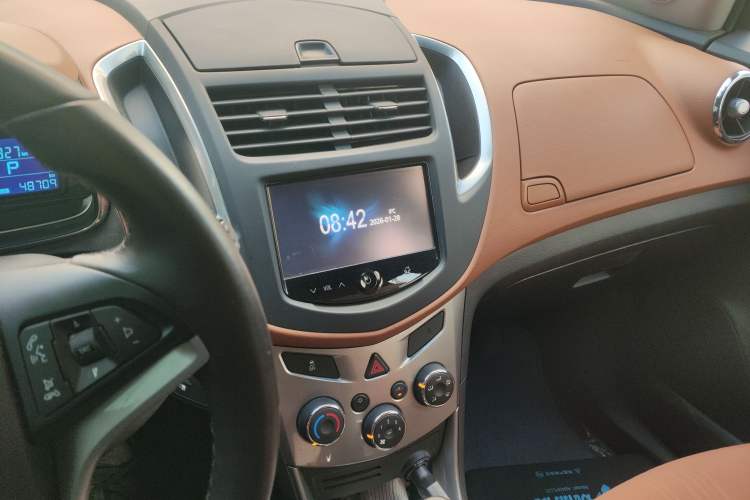 Used Chevrolet Trax 2016 1.4T Automatic Two-Wheel Drive Luxury Version Audio And AC Panel