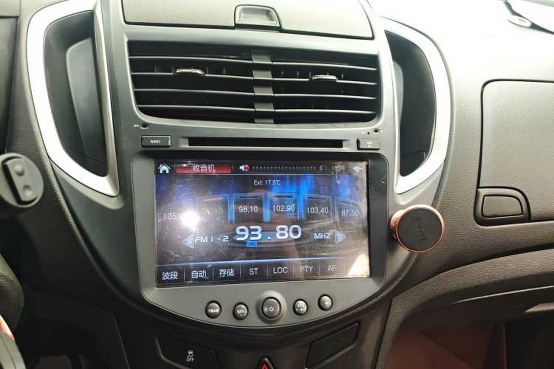 Used Chevrolet Trax 2016 1.4T Automatic Two-Wheel Drive Comfort Version with Sunroof Audio And AC Panel