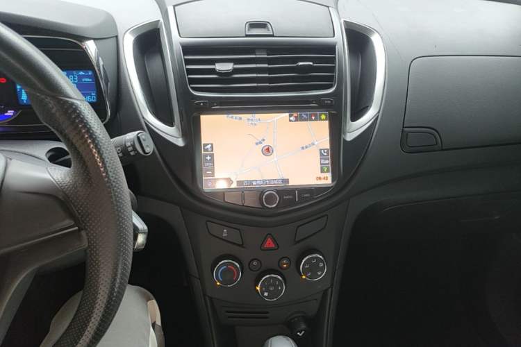 Used Chevrolet Trax 2016 1.4T Automatic Two-Wheel Drive Comfort Version with Sunroof Audio And AC Panel