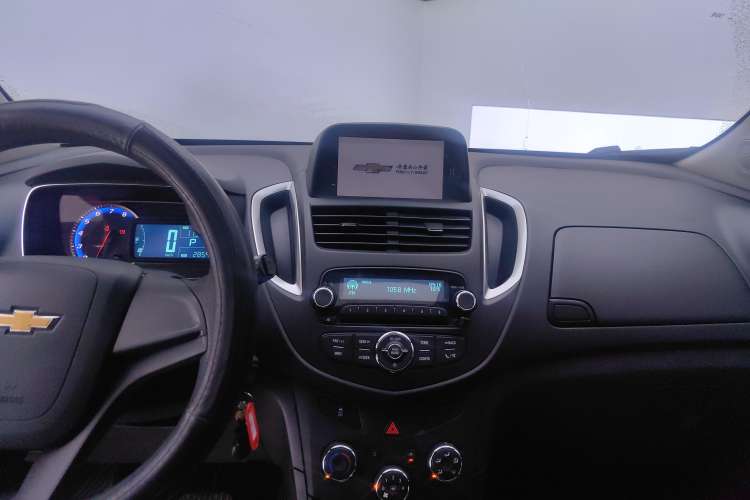 Used Chevrolet Trax 2016 1.4T Automatic Two-Wheel Drive Comfort Version with Sunroof Audio And AC Panel