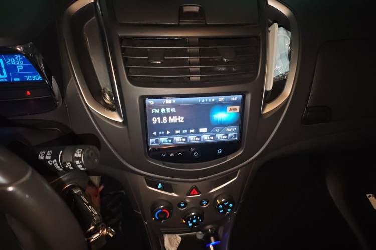 Used Chevrolet Trax 2016 1.4T Automatic Two-Wheel Drive Luxury Version Audio And AC Panel