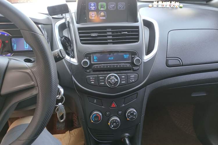 Used Chevrolet Trax 2016 1.4T Manual Two-Wheel Drive Comfort Version with Sunroof Audio And AC Panel