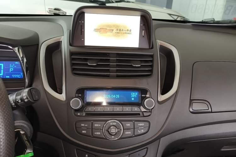 Used Chevrolet Trax 2016 1.4T Automatic Two-Wheel Drive Comfort Version with Sunroof Audio And AC Panel