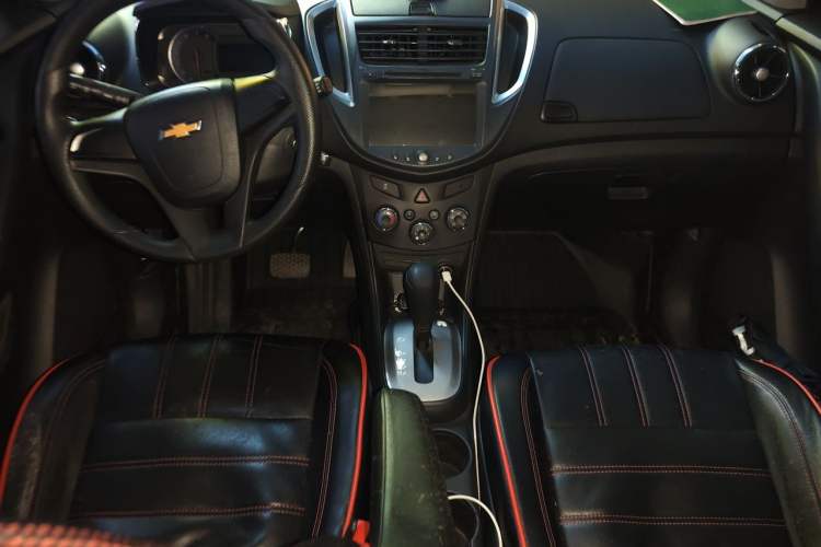 Used Chevrolet Trax 2016 1.4T Automatic Two-Wheel Drive Comfort Version with Sunroof Center Console