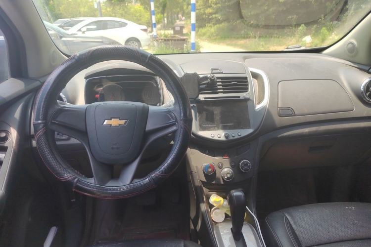 Used Chevrolet Trax 2016 1.4T Automatic Two-Wheel Drive Comfort Version with Sunroof Center Console
