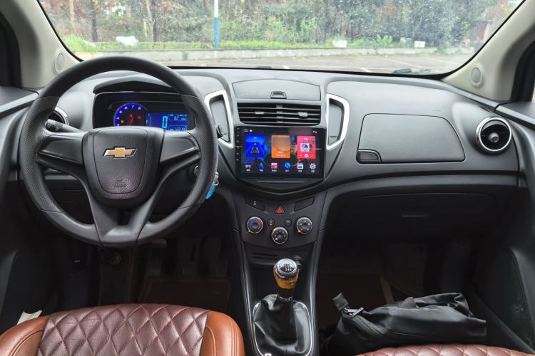 Used Chevrolet Trax 2016 1.4T Manual Two-Wheel Drive Comfort Version with Sunroof Center Console