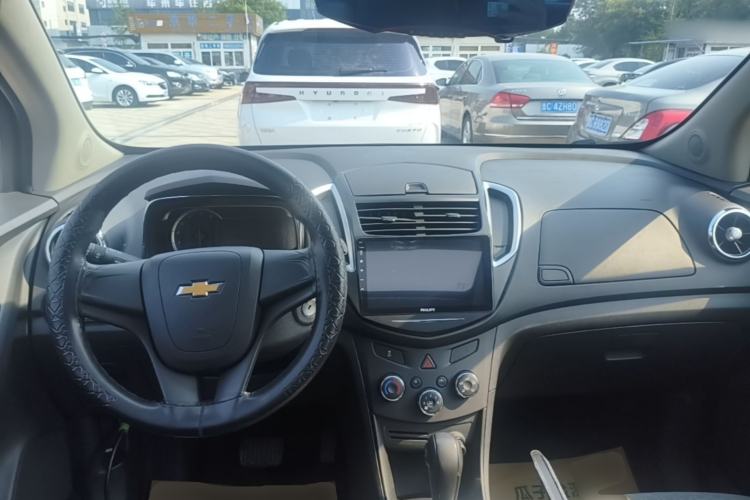 Used Chevrolet Trax 2016 1.4T Automatic Two-Wheel Drive Comfort Version with Sunroof Center Console
