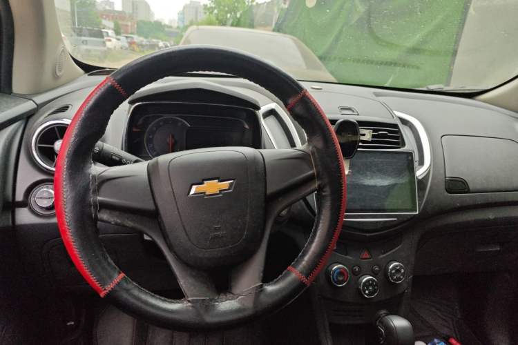 Used Chevrolet Trax 2016 1.4T Automatic Two-Wheel Drive Comfort Version with Sunroof Center Console