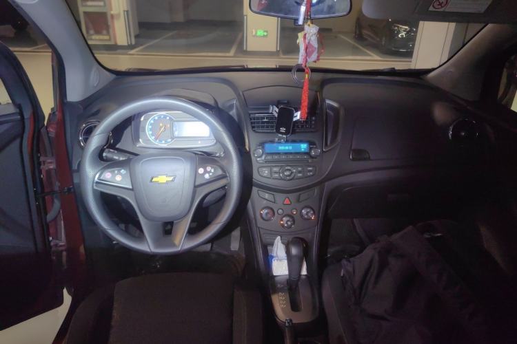 Used Chevrolet Trax 2016 1.4T Automatic Two-Wheel Drive Comfort Version with Sunroof Center Console