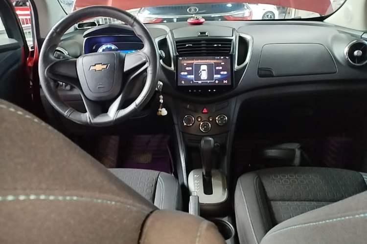 Used Chevrolet Trax 2016 1.4T Automatic Two-Wheel Drive Comfort Version with Sunroof Center Console