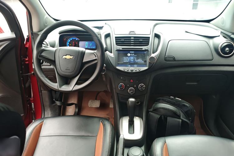 Used Chevrolet Trax 2016 1.4T Automatic Two-Wheel Drive Comfort Version with Sunroof Center Console