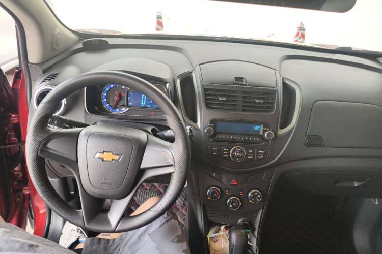 Used Chevrolet Trax 2016 1.4T Automatic Two-Wheel Drive Comfort Version with Sunroof Center Console