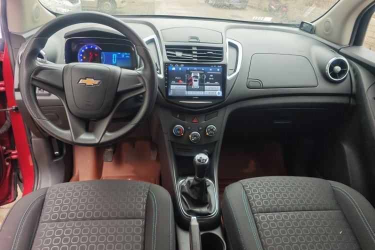 Used Chevrolet Trax 2016 1.4T Manual Two-Wheel Drive Comfort Version with Sunroof Center Console