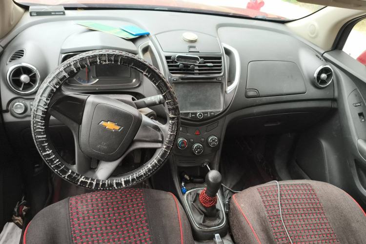 Used Chevrolet Trax 2016 1.4T Manual Two-Wheel Drive Comfort Version with Sunroof Center Console