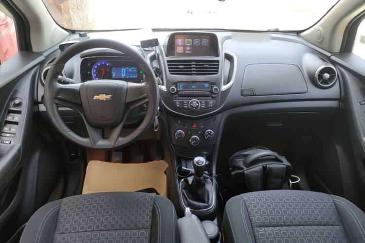 Used Chevrolet Trax 2016 1.4T Manual Two-Wheel Drive Comfort Version with Sunroof Center Console