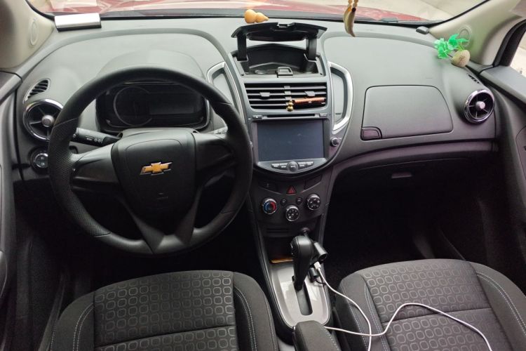 Used Chevrolet Trax 2016 1.4T Automatic Two-Wheel Drive Comfort Version with Sunroof Center Console