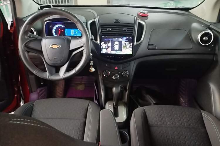 Used Chevrolet Trax 2016 1.4T Automatic Two-Wheel Drive Comfort Version with Sunroof Center Console
