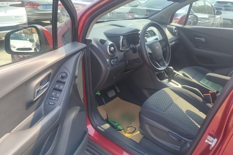 Used Chevrolet Trax 2016 1.4T Automatic Two-Wheel Drive Comfort Version with Sunroof Driver Seat