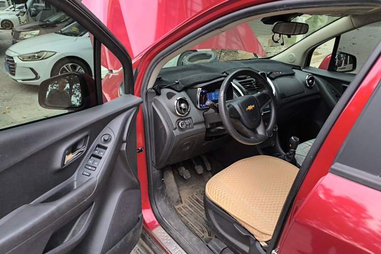Used Chevrolet Trax 2016 1.4T Manual Two-Wheel Drive Comfort Version with Sunroof Driver Seat