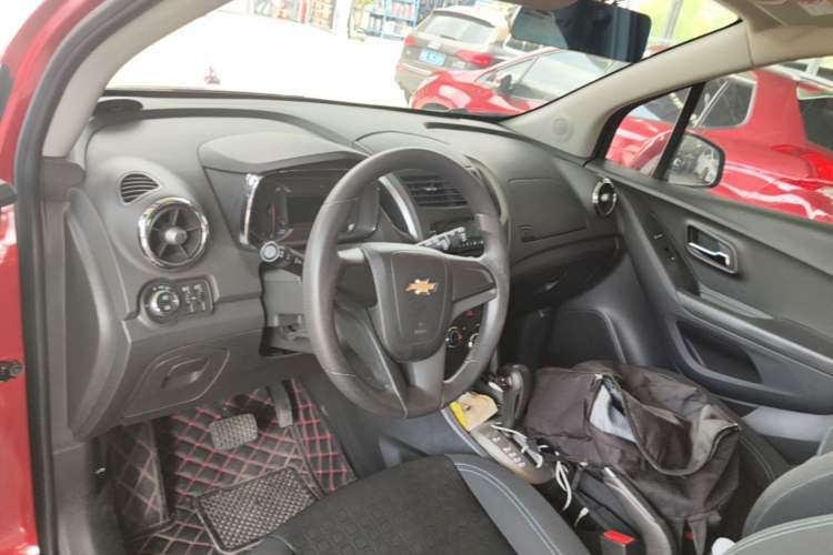 Used Chevrolet Trax 2016 1.4T Automatic Two-Wheel Drive Comfort Version with Sunroof Driver Seat