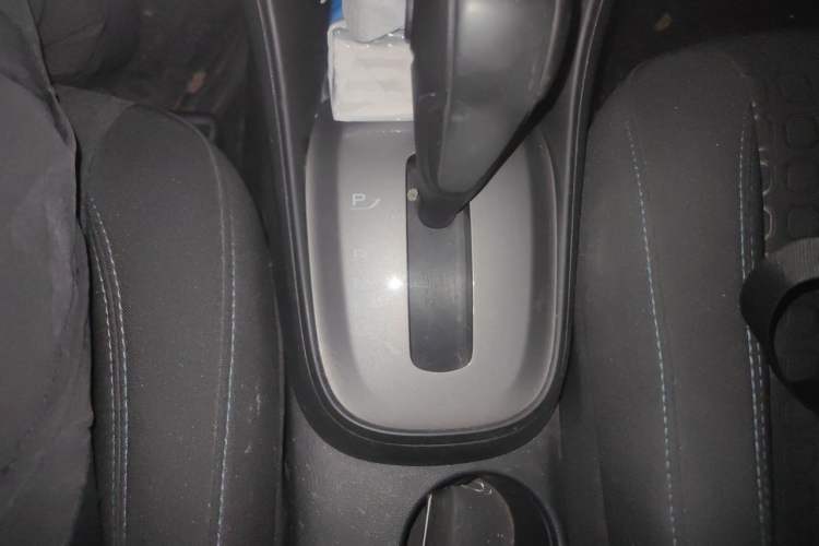 Used Chevrolet Trax 2016 1.4T Automatic Two-Wheel Drive Comfort Version with Sunroof Gear Lever