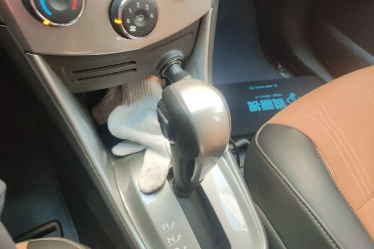 Used Chevrolet Trax 2016 1.4T Automatic Two-Wheel Drive Luxury Version Gear Lever