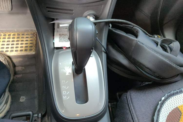 Used Chevrolet Trax 2016 1.4T Automatic Two-Wheel Drive Comfort Version with Sunroof Gear Lever