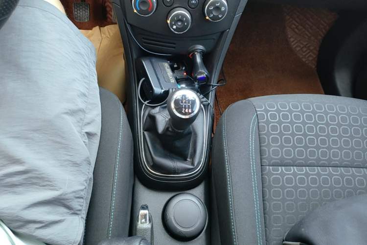 Used Chevrolet Trax 2016 1.4T Manual Two-Wheel Drive Comfort Version with Sunroof Gear Lever
