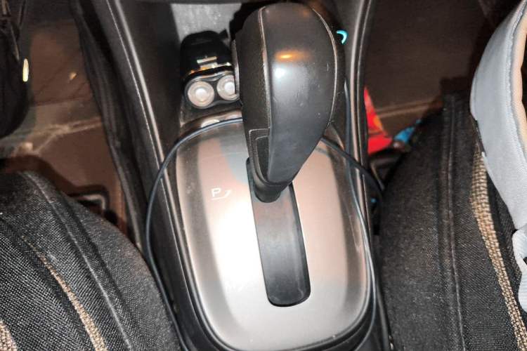 Used Chevrolet Trax 2016 1.4T Automatic Two-Wheel Drive Comfort Version with Sunroof Gear Lever