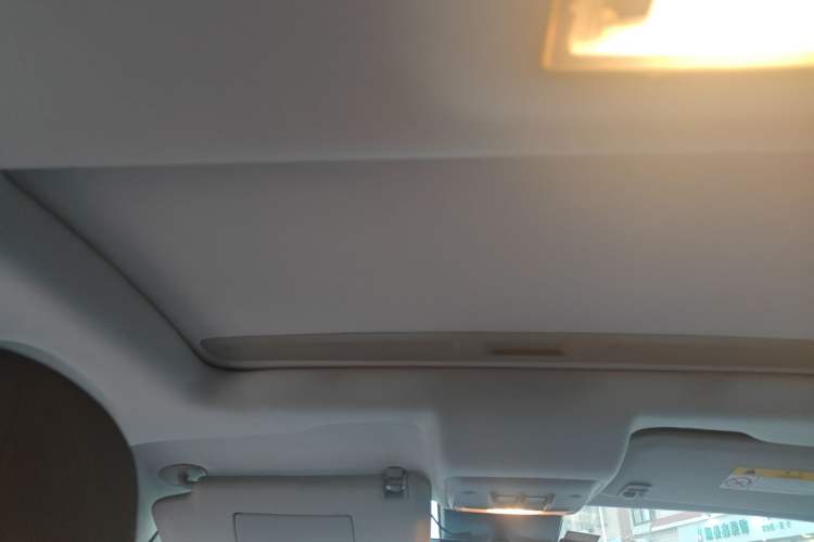 Used Chevrolet Trax 2016 1.4T Automatic Two-Wheel Drive Comfort Version with Sunroof Headliner
