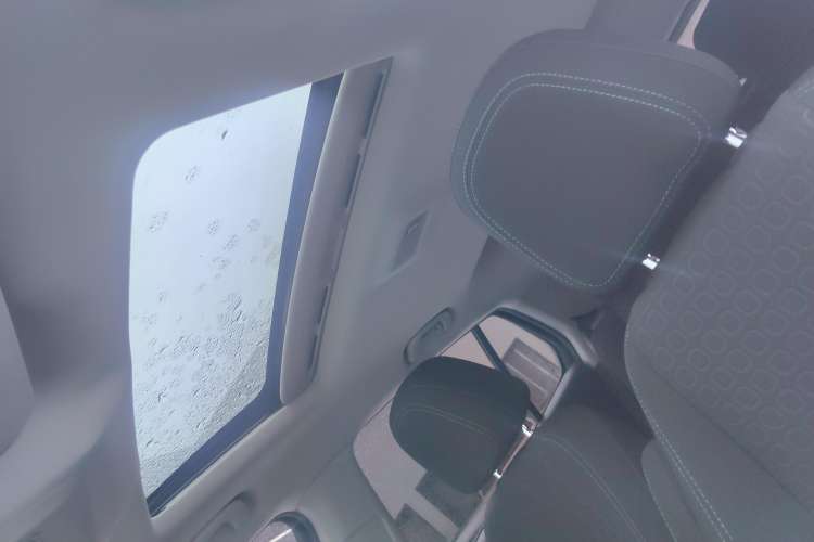 Used Chevrolet Trax 2016 1.4T Automatic Two-Wheel Drive Comfort Version with Sunroof Headliner