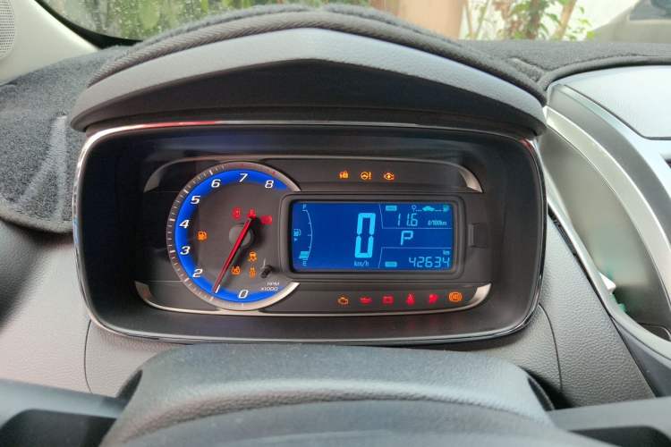 Used Chevrolet Trax 2016 1.4T Automatic Two-Wheel Drive Comfort Version with Sunroof Instrument Cluster