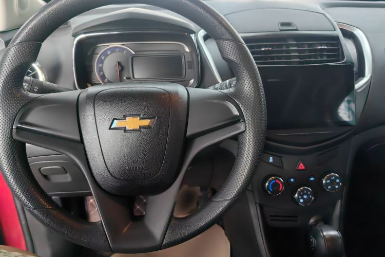 Used Chevrolet Trax 2016 1.4T Automatic Two-Wheel Drive Comfort Version with Sunroof Interior 1