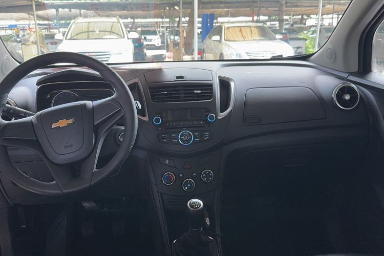 Used Chevrolet Trax 2016 1.4T Manual Two-Wheel Drive Comfort Version with Sunroof Interior 2
