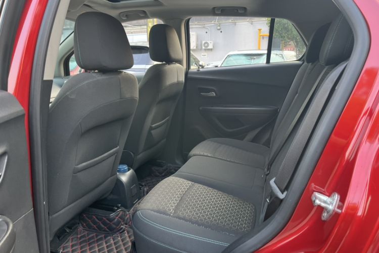 Used Chevrolet Trax 2016 1.4T Automatic Two-Wheel Drive Comfort Version with Sunroof Interior 2