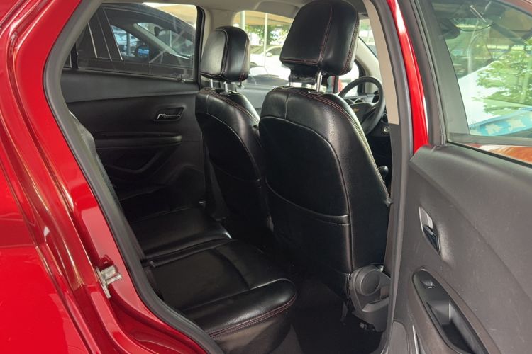 Used Chevrolet Trax 2016 1.4T Manual Two-Wheel Drive Comfort Version with Sunroof Interior 3