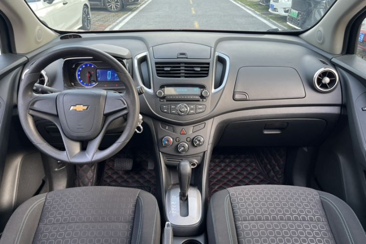 Used Chevrolet Trax 2016 1.4T Automatic Two-Wheel Drive Comfort Version with Sunroof Interior 3