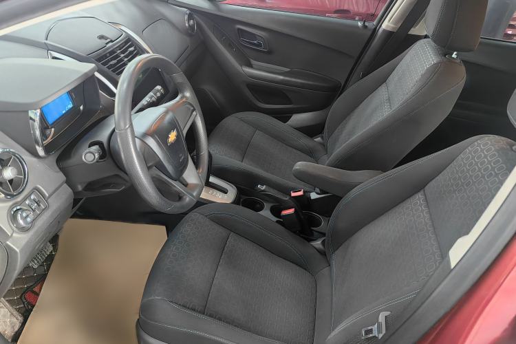 Used Chevrolet Trax 2016 1.4T Automatic Two-Wheel Drive Comfort Version with Sunroof Interior 4