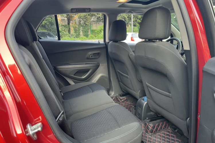 Used Chevrolet Trax 2016 1.4T Automatic Two-Wheel Drive Comfort Version with Sunroof Interior 5