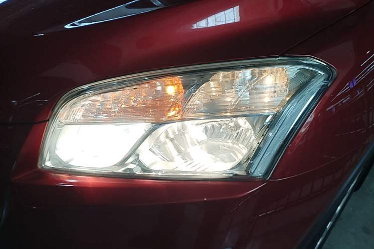 Used Chevrolet Trax 2016 1.4T Automatic Two-Wheel Drive Comfort Version with Sunroof Left Front Headlight