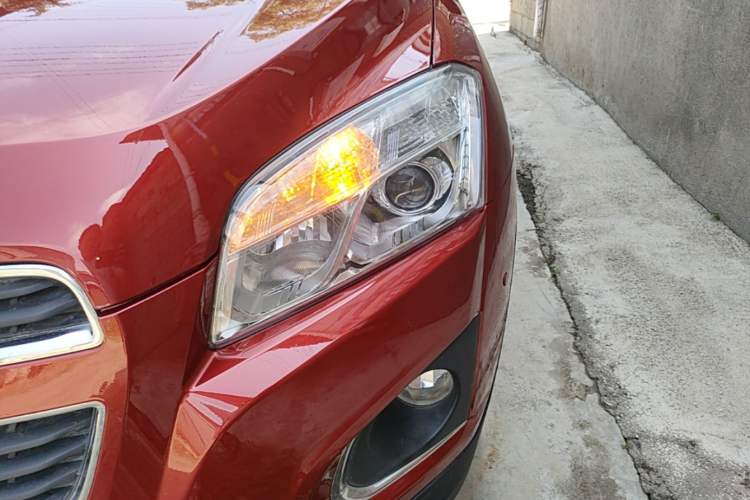 Used Chevrolet Trax 2016 1.4T Manual Two-Wheel Drive Comfort Version with Sunroof Left Front Headlight