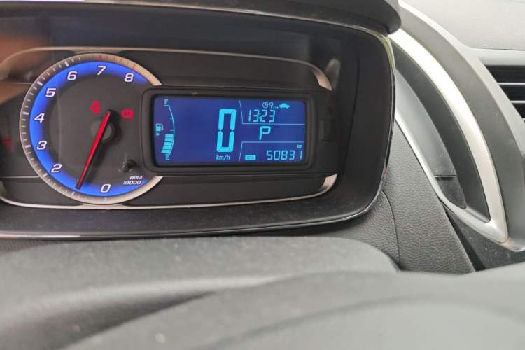 Used Chevrolet Trax 2016 1.4T Automatic Two-Wheel Drive Comfort Version with Sunroof Odometer Close Up