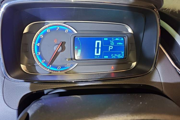 Used Chevrolet Trax 2016 1.4T Automatic Two-Wheel Drive Comfort Version with Sunroof Odometer Close Up